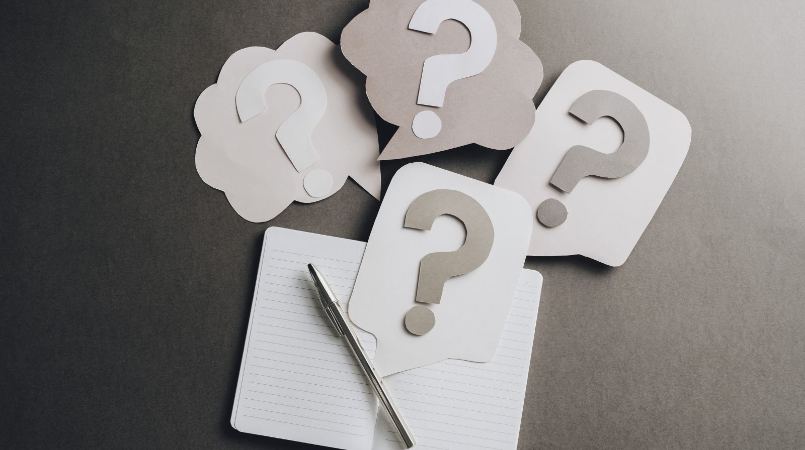 Double-check in riunione internazionale: chiarire e verificare le informazioni per evitare fraintendimenti e guidare la comunicazione